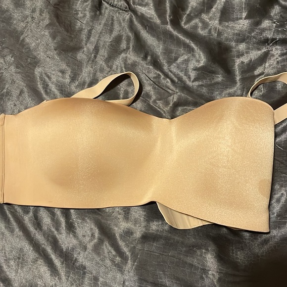 Skims Body Wireless Strapless Bra - Picture 3 of 8